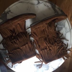 Barely worn Minnetonka 3 Layer Fringe Boot